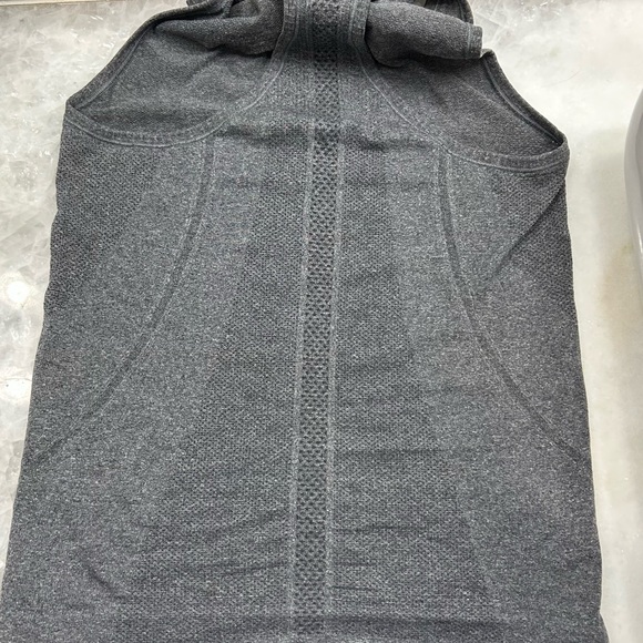 ITEM 1, LULULEMON, Grey, High Neck, Swiftly Tank Top, Size 6 - Picture 5 of 6